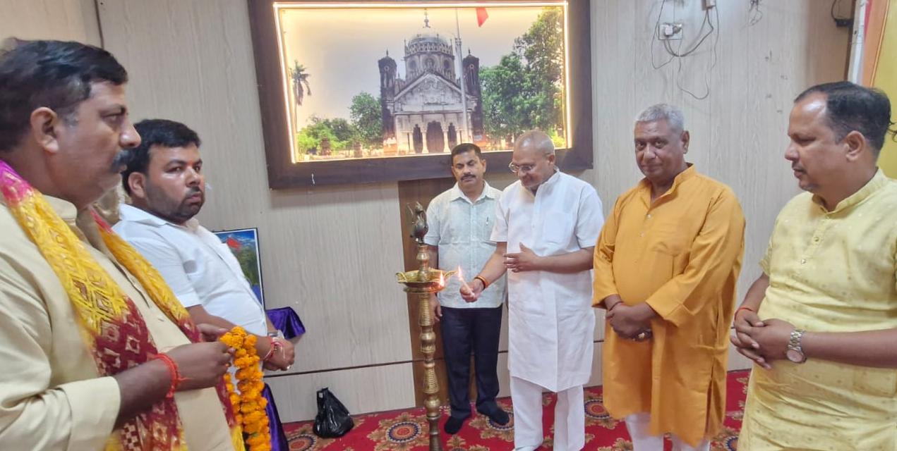 Balrampur Honors 30 Outstanding Teachers in 'Guru Vandan' Ceremony