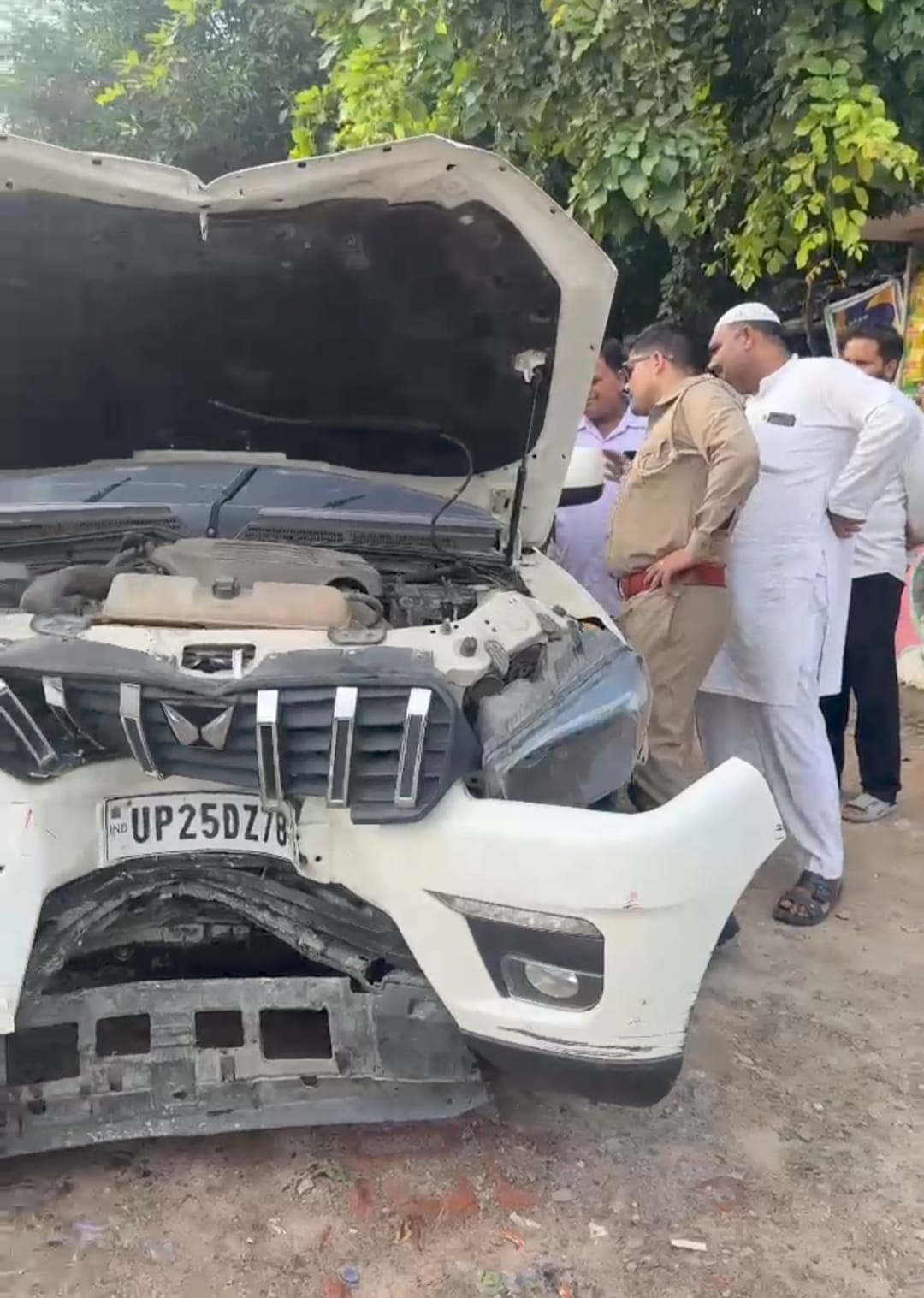 Scorpio Hits Divider While Trying to Avoid Stray Cow in Bareilly, Two Injured