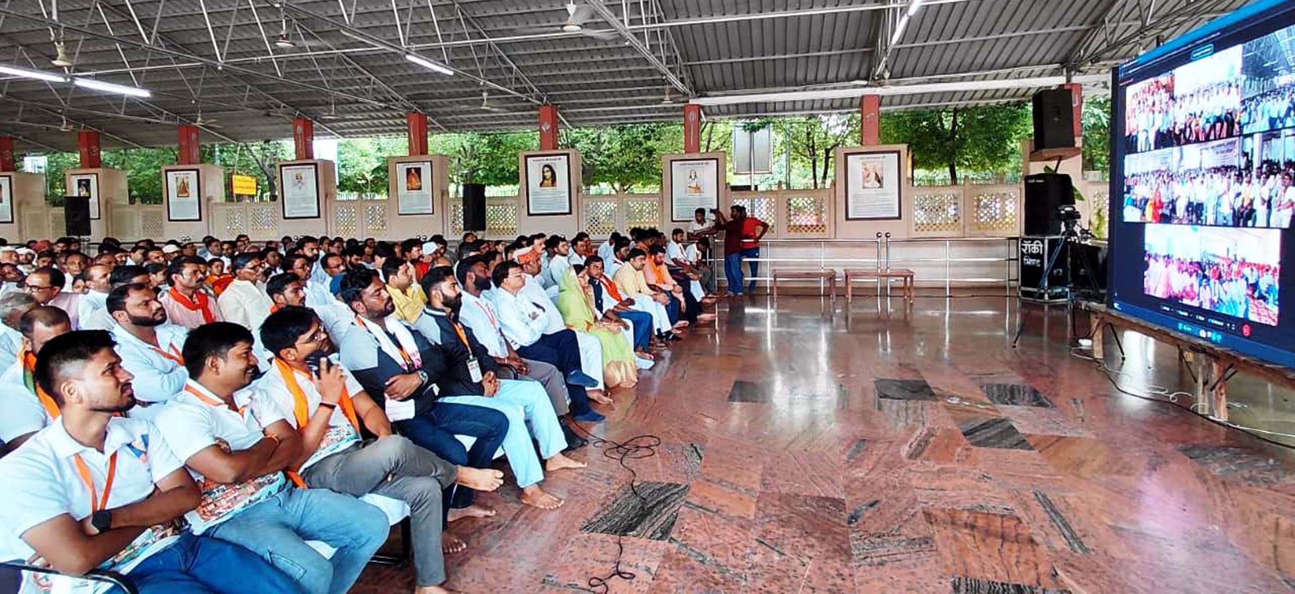 Seva Sankalp Yatra Welcomed at Rawatpura Dham, PM Interacts with Cadres