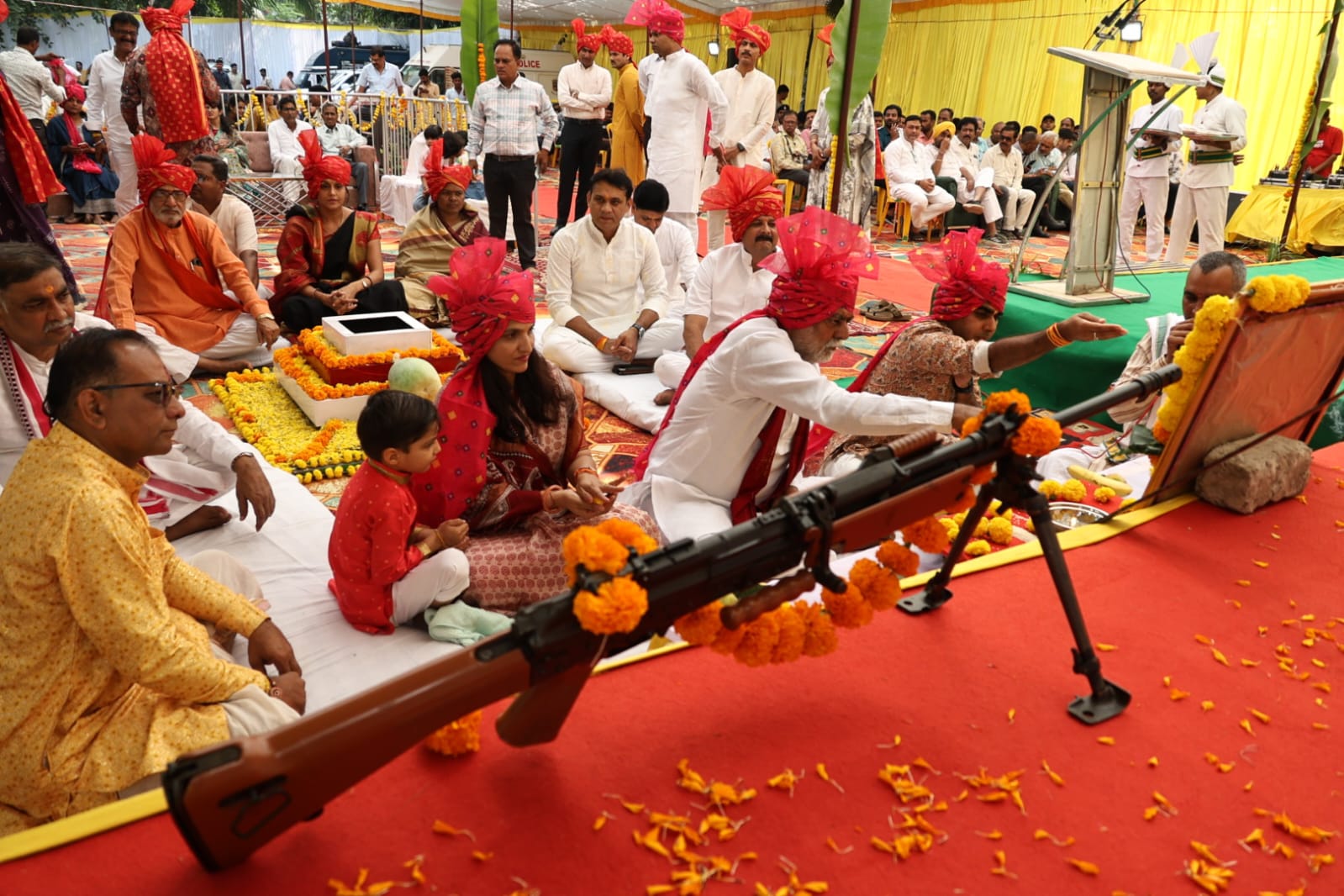 नरसिंहपुर में शस्त्र पूजन के साथ विजयादशमी, मंत्री पटेल ने लिया राष्ट्र सुरक्षा का संकल्प