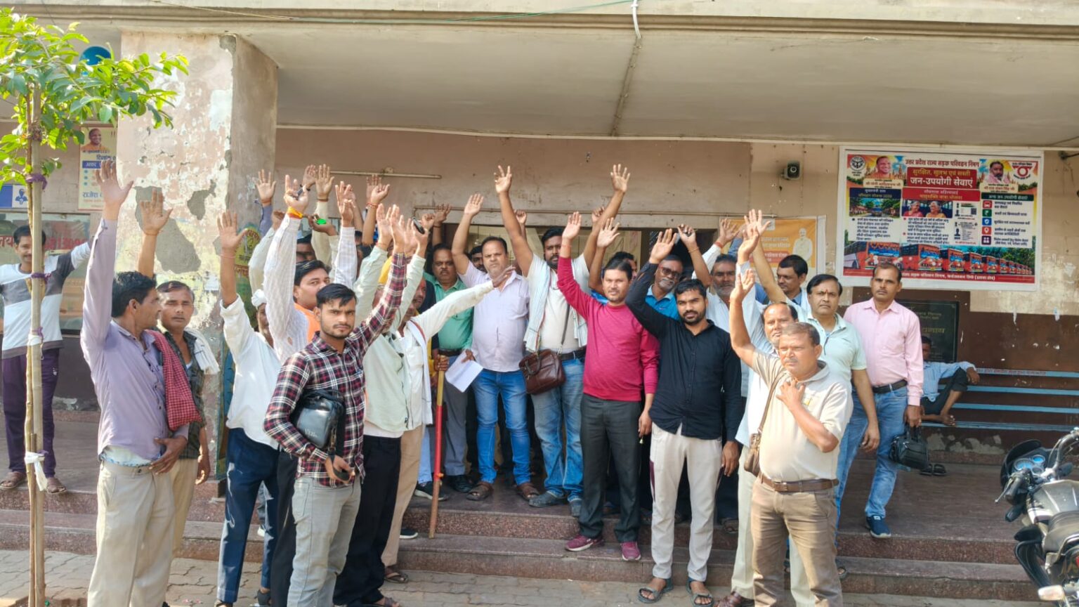 Roadways Employees Protest: Irregular Vehicles Threaten Corporation's Revenue