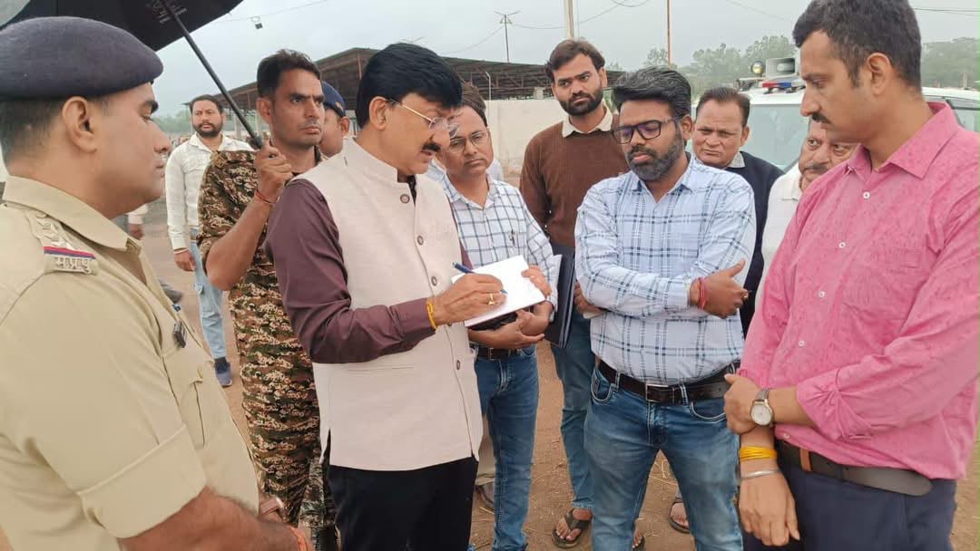 Guna Authorities Ensure Robust Security for Diwali: Firecracker Markets and Agricultural Trolleys Well-Managed