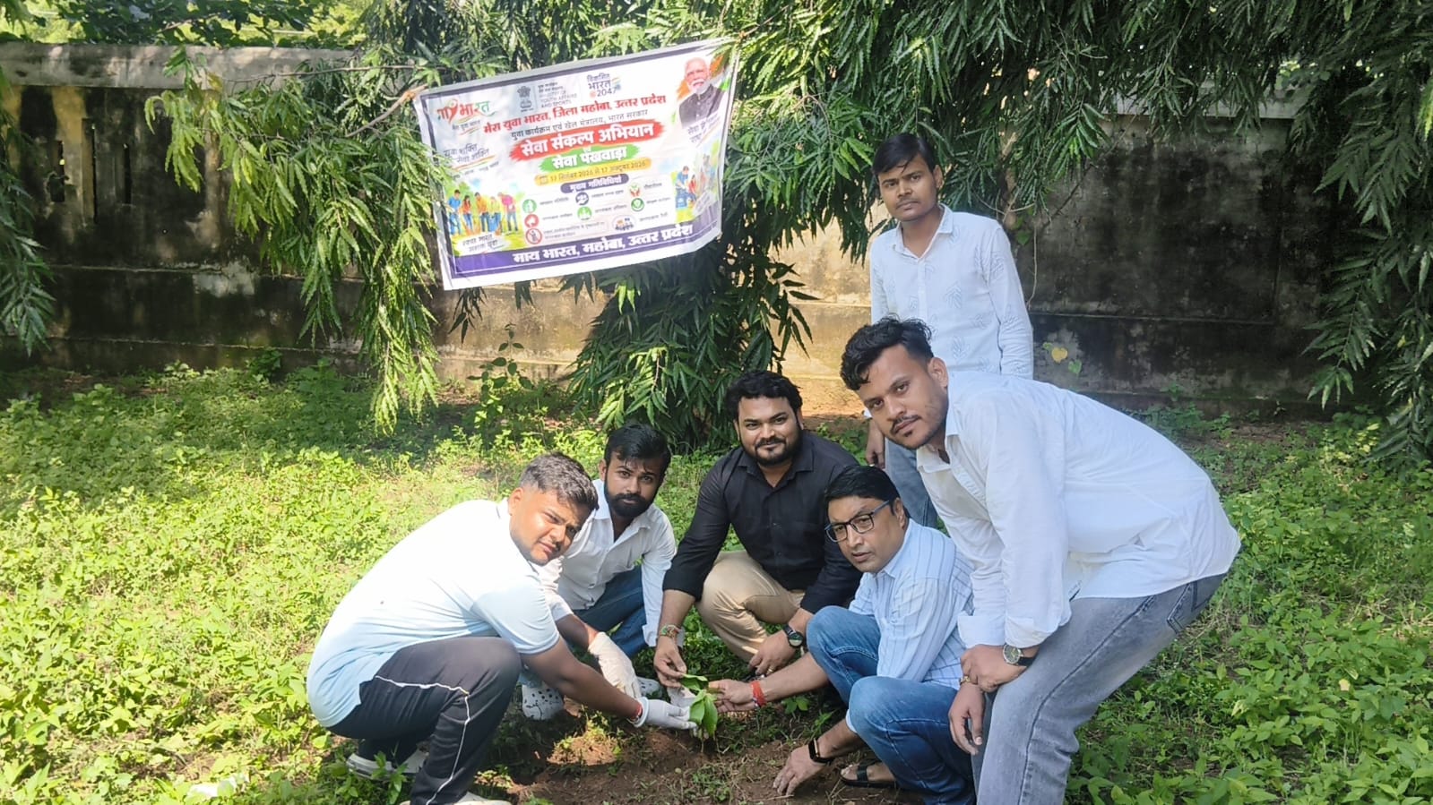 Mahoaba's 'Mera Yuva Bharat' Celebrates Service Fortnight with Shramdaan and Tree Plantation