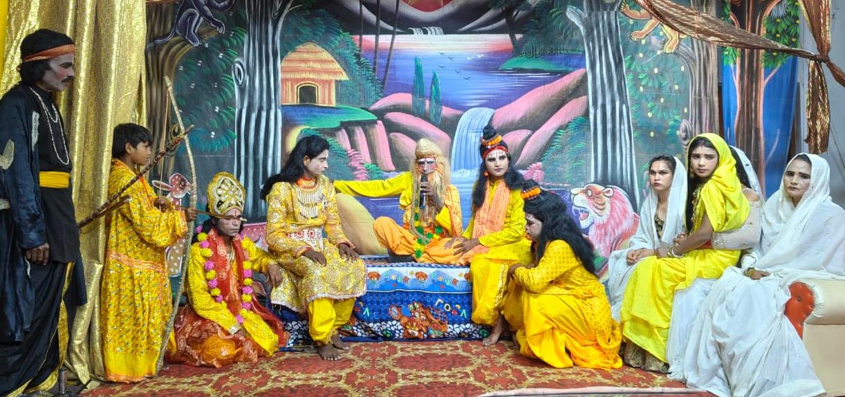 बलरामपुर रामलीला में राम-भरत मिलाप का भावुक मंचन, सीता हरण भी हुआ