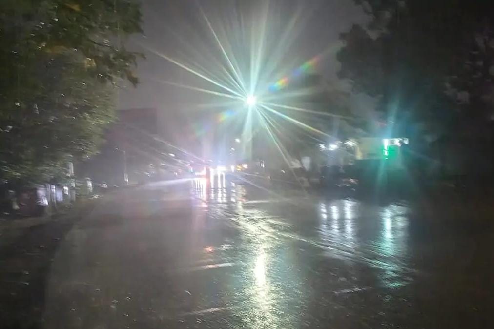 Cyclone 'Arnab' Impacts: Temperature Drops in Balrampur, Life Disrupted