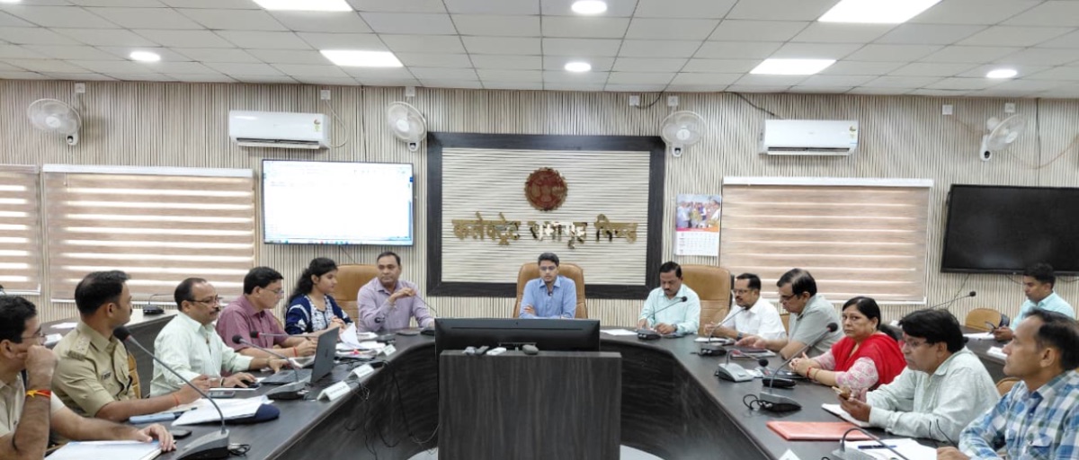 Collector Directs Prompt Resolution of CM Helpline Complaints Within Four Days