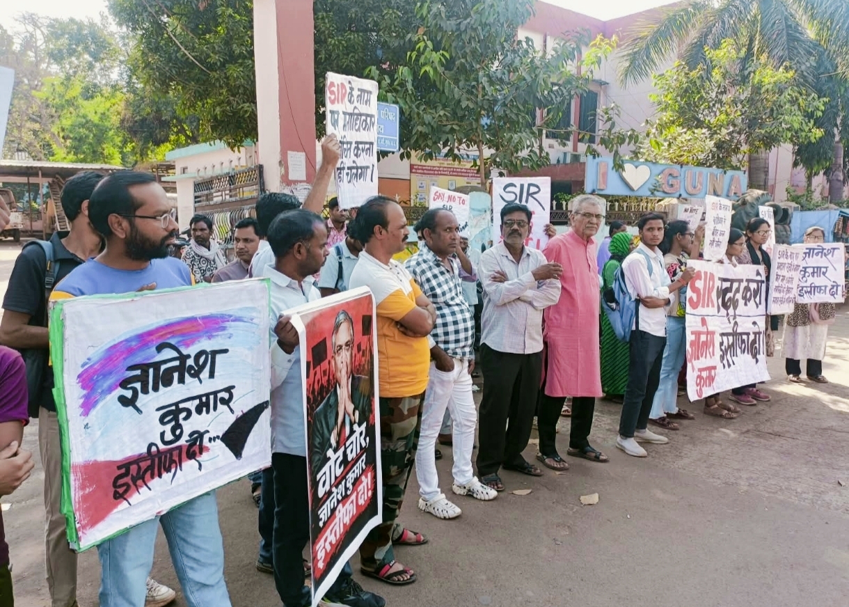Protest in Guna Demands Resignation of Chief Election Commissioner
