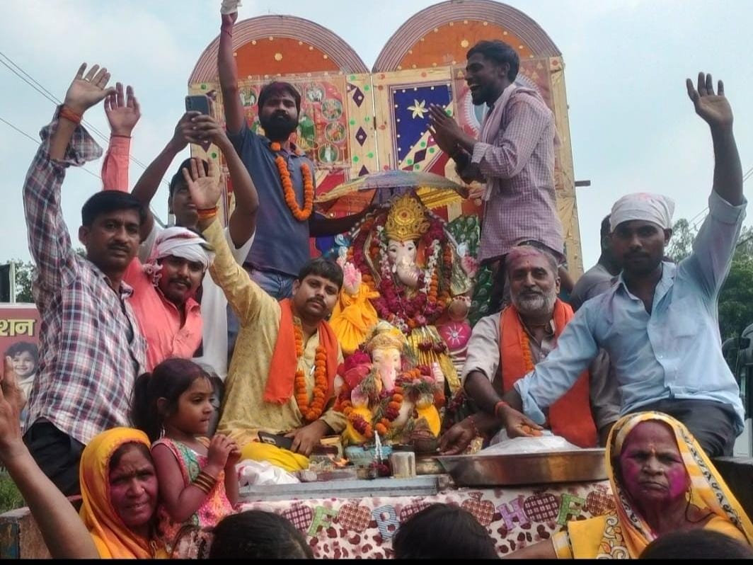 Ganesh Visarjan in Fatehganj Paschimi Concludes with Devotional Farewell to Bappa
