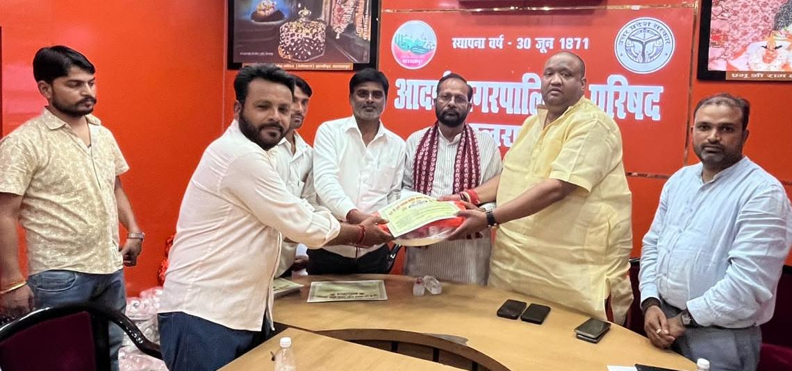 Balrampur Municipality Honors Durga Puja Committees, Distributes Aid