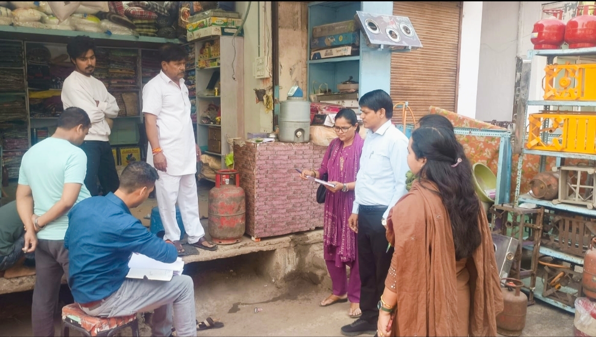 Seven Domestic Gas Cylinders Seized in Guna Commercial Establishment Crackdown