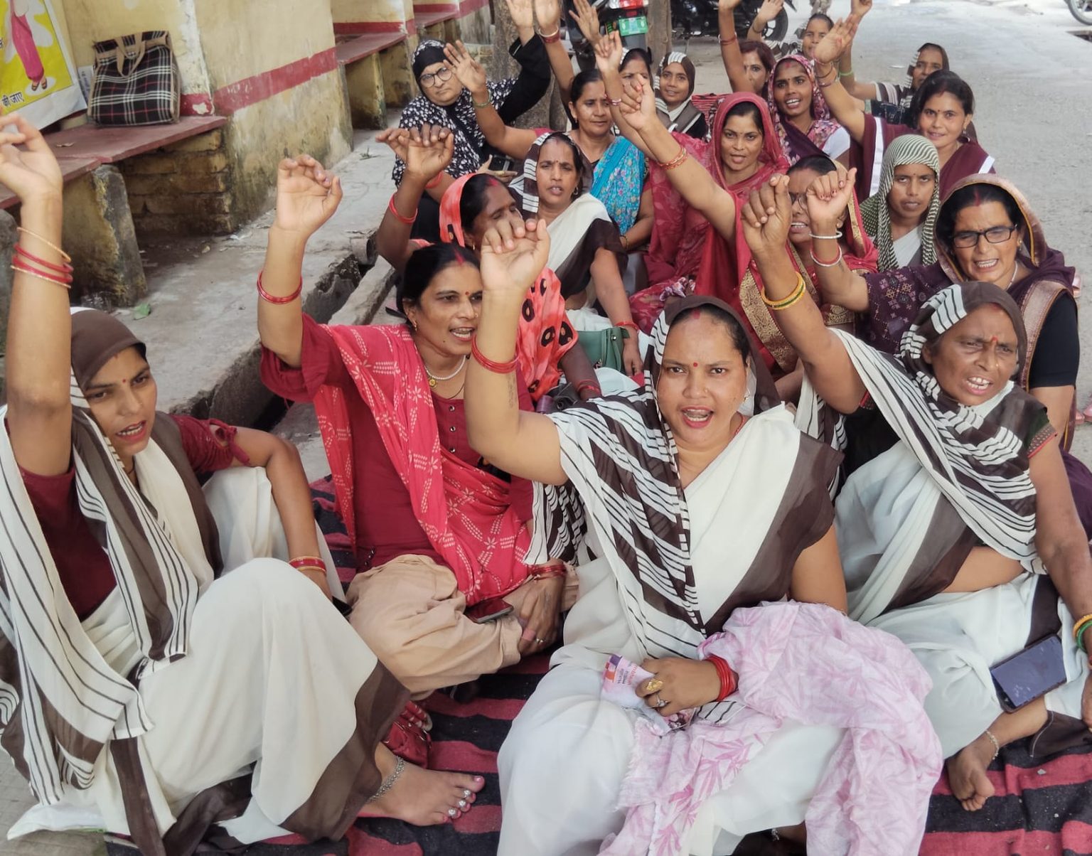 ASHA Workers Continue Protest for Increased Remuneration for Sixth Day
