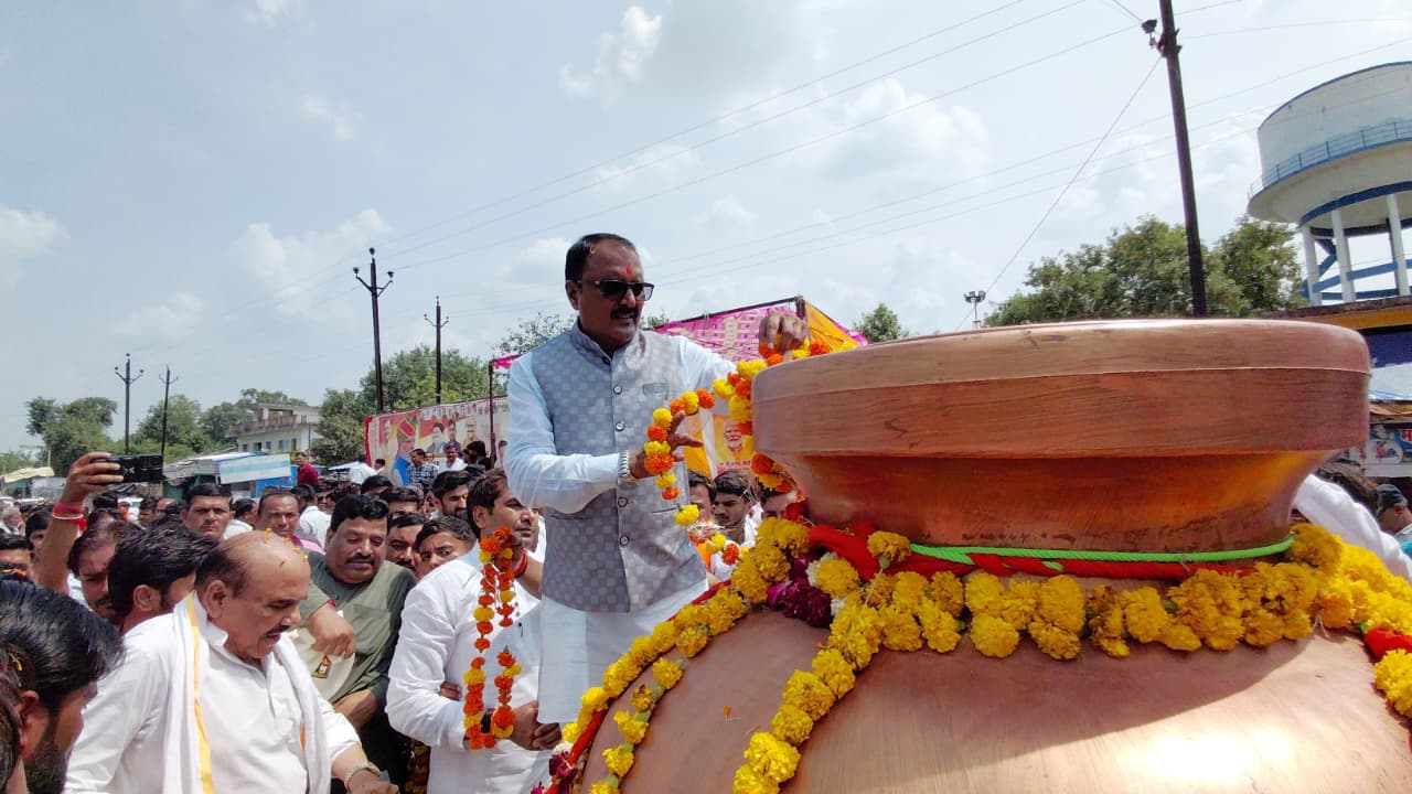 Service Sankalp Yatra Receives Grand Welcome in Mehgaon, Minister Shukla Felicitates Participants