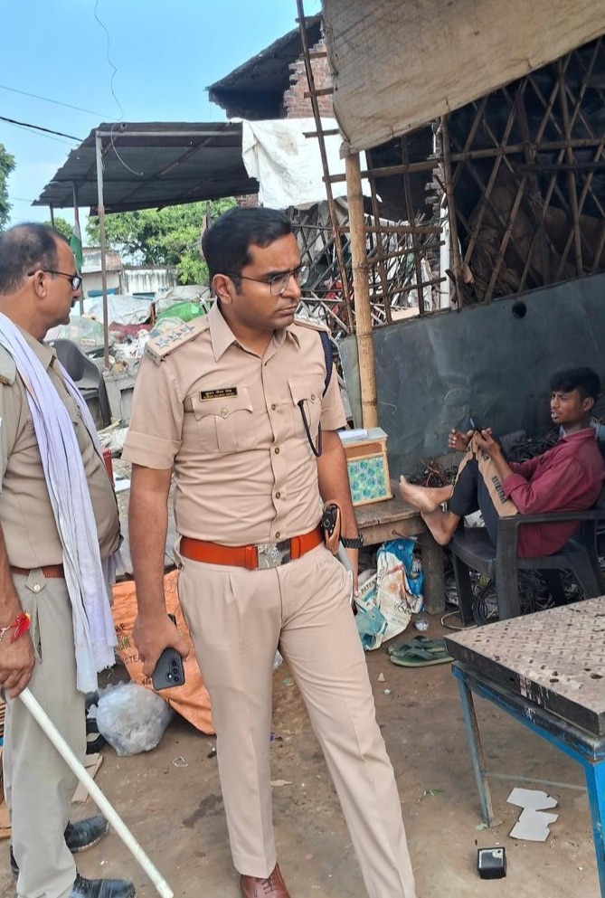 Major Campaign Against Illicit Liquor in Farrukhabad: 12 Liters of Raw Liquor Seized