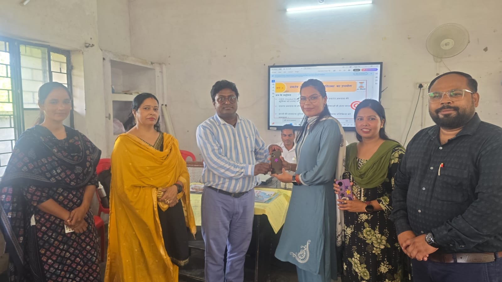 मीरगंज में गणित प्रशिक्षण संपन्न, पुनर्समूहन की नई तकनीकें सिखाई गईं