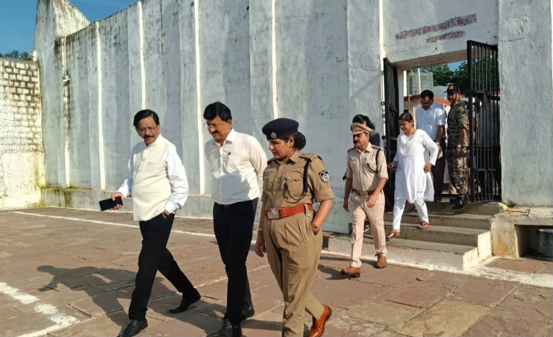 Judicial Officers Express Satisfaction with District Jail Arrangements During Surprise Inspection