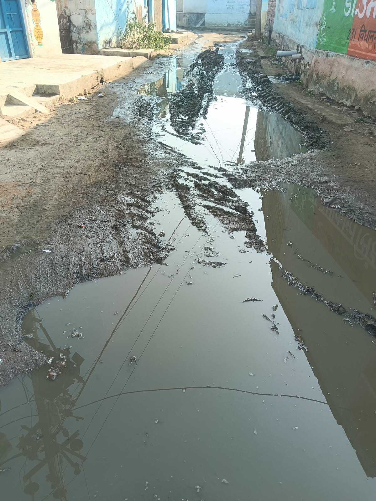 Mahoba Faces Mud Problem Due to Unrepaired Roads After Namami Gange Pipeline Installation