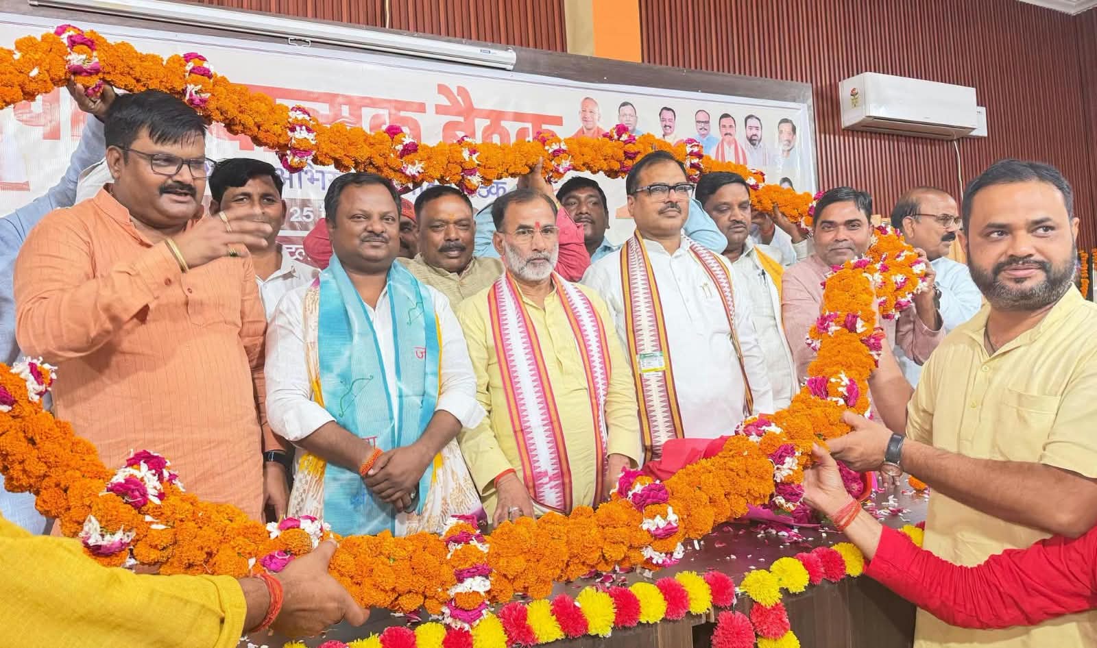 बलरामपुर में भाजपा प्रभारी राजकिशोर मौर्य का अभिनंदन, सेवा संकल्प अभियान की समीक्षा