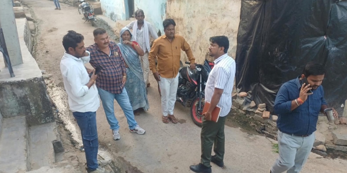 Mahoba: Administration Shows Proactivity on 14-Year Water Crisis in Ajnar, Survey Begins