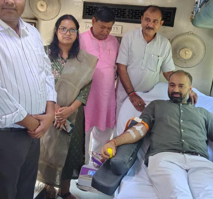 बरेली: सेवा संकल्प अभियान के तहत मीरगंज में 23 यूनिट रक्तदान