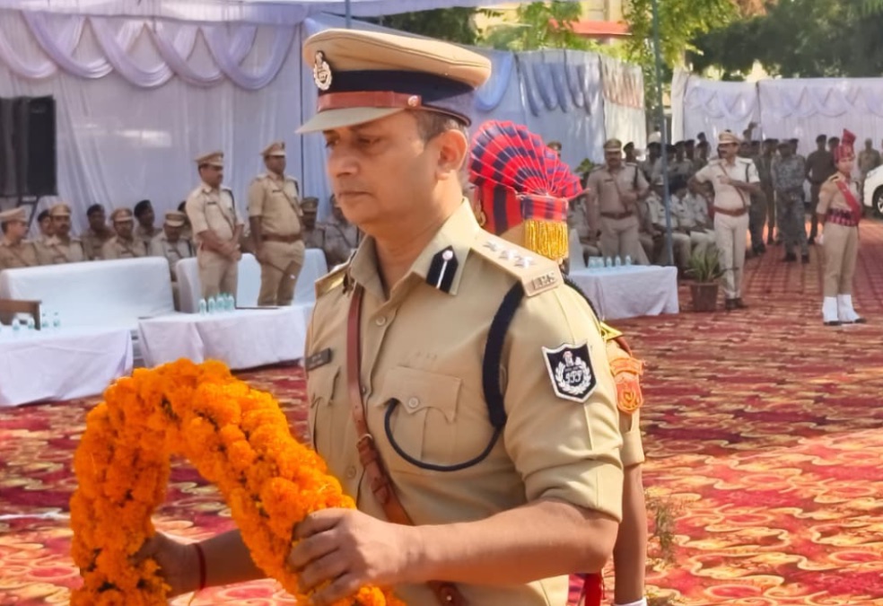 Bhind Observes Police Commemoration Day, Pays Tribute to Fallen Heroes