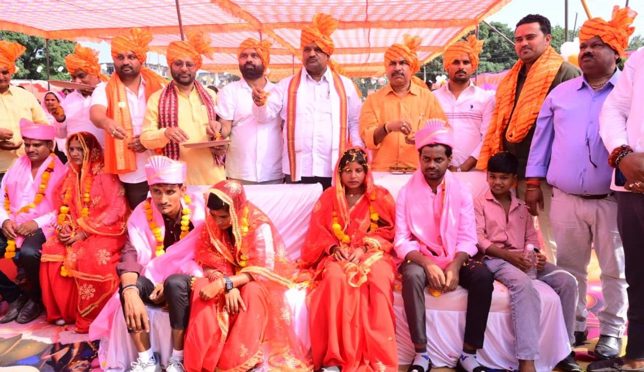 Mass Wedding in Balrampur: 192 Couples Tie the Knot Under Chief Minister's Scheme