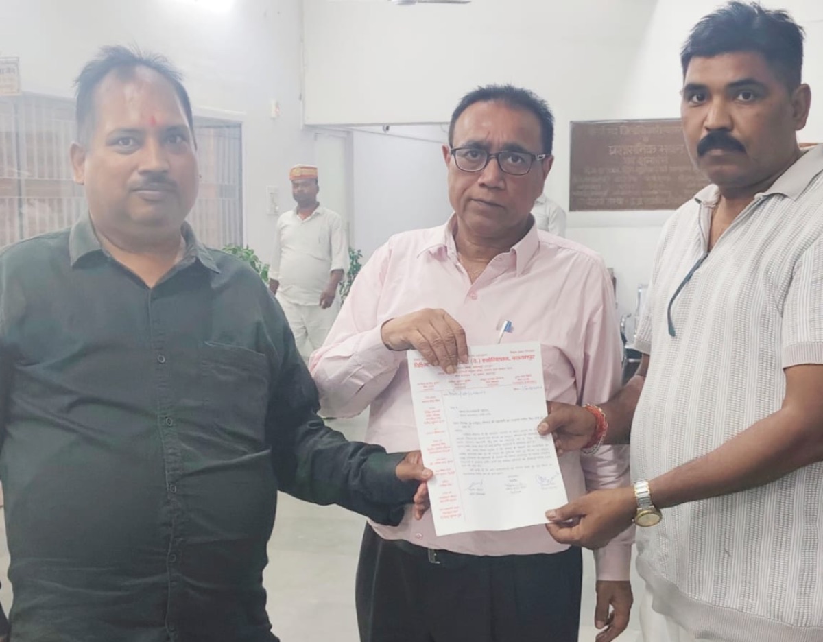 Teachers Demand Public Holiday for Mahanavami, Submit Letter to CM Yogi